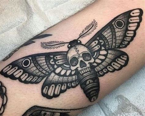 polilla tattoo